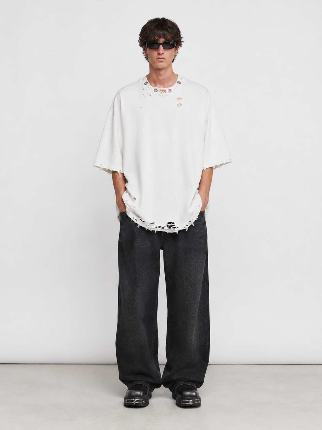 DISTRESSED OVERSIZED T-SHIRT — WHITE